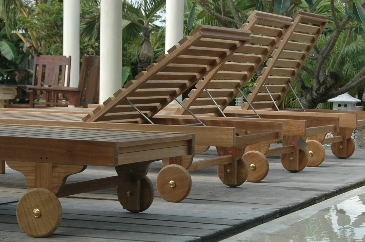 Capri Chaise Lounge & Tray 6 Capri Chaise Lounge & Tray - Image 4