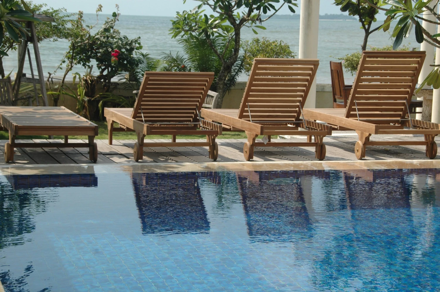 Capri Chaise Lounge & Tray 7 Capri Chaise Lounge & Tray - Image 5