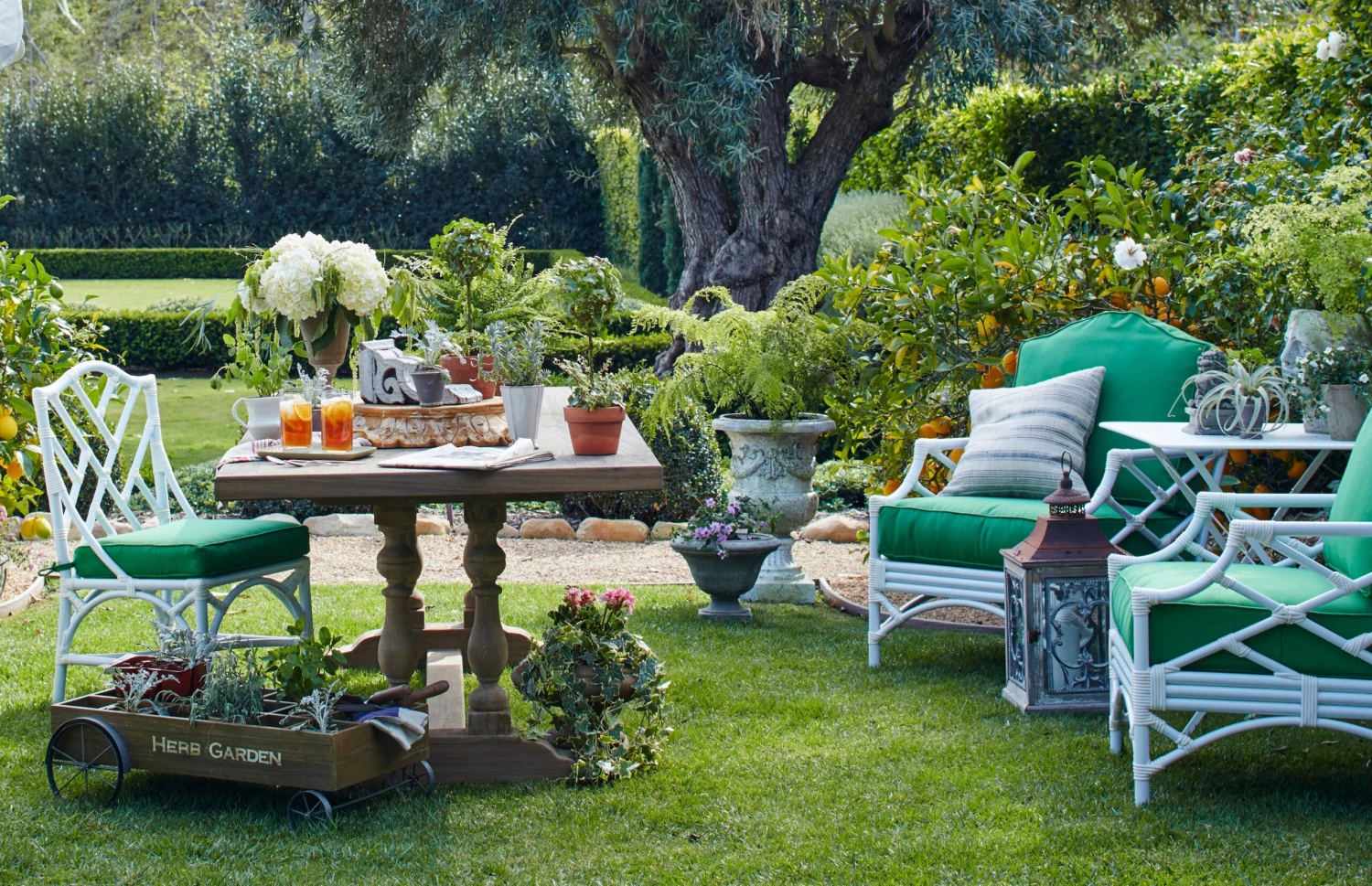 24" Giardino Urn, White Moss 4 24" Giardino Urn, White Moss - Image 2