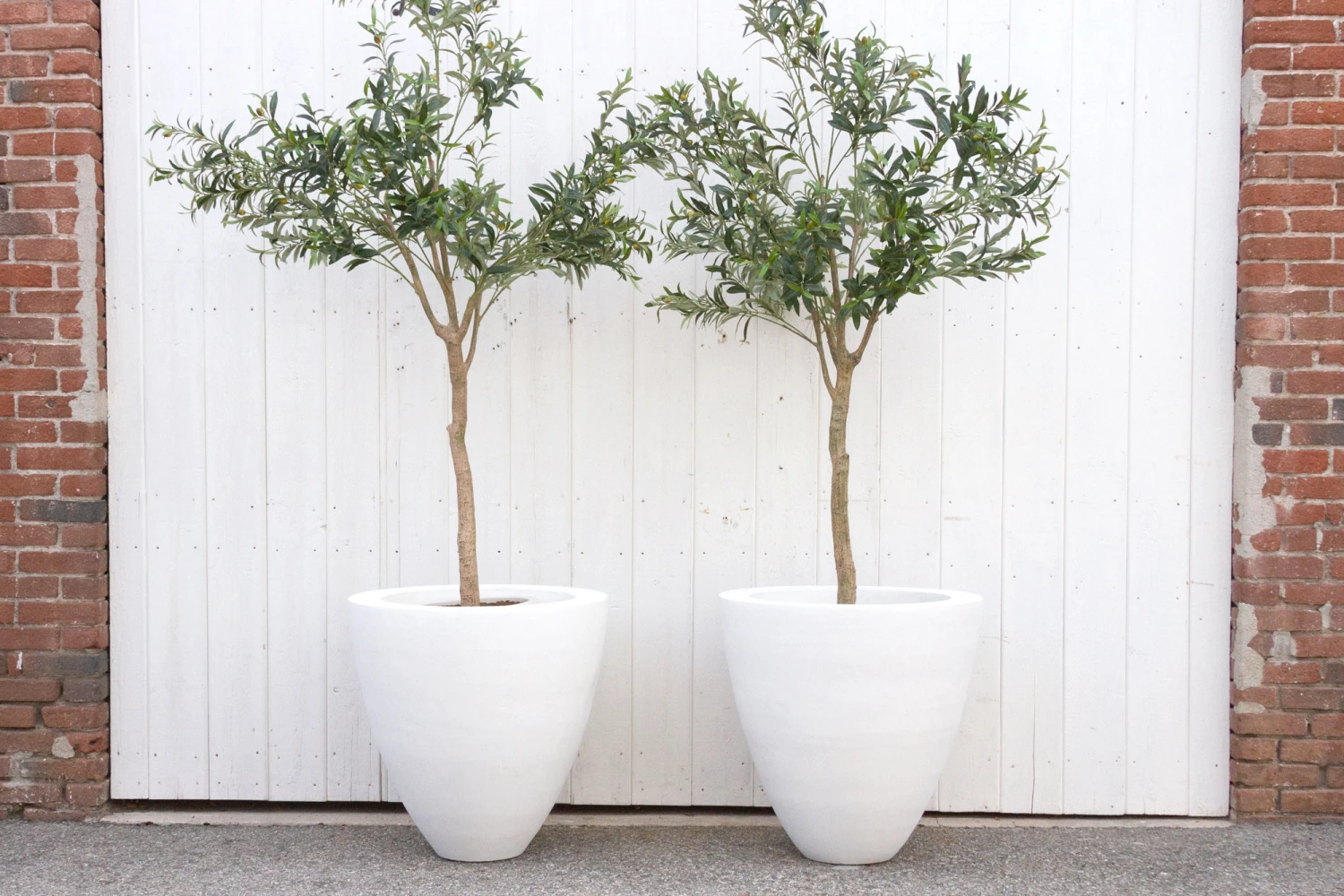 Classic White Round Planter, Set Of 2 4 Classic White Round Planter, Set Of 2 - Image 2